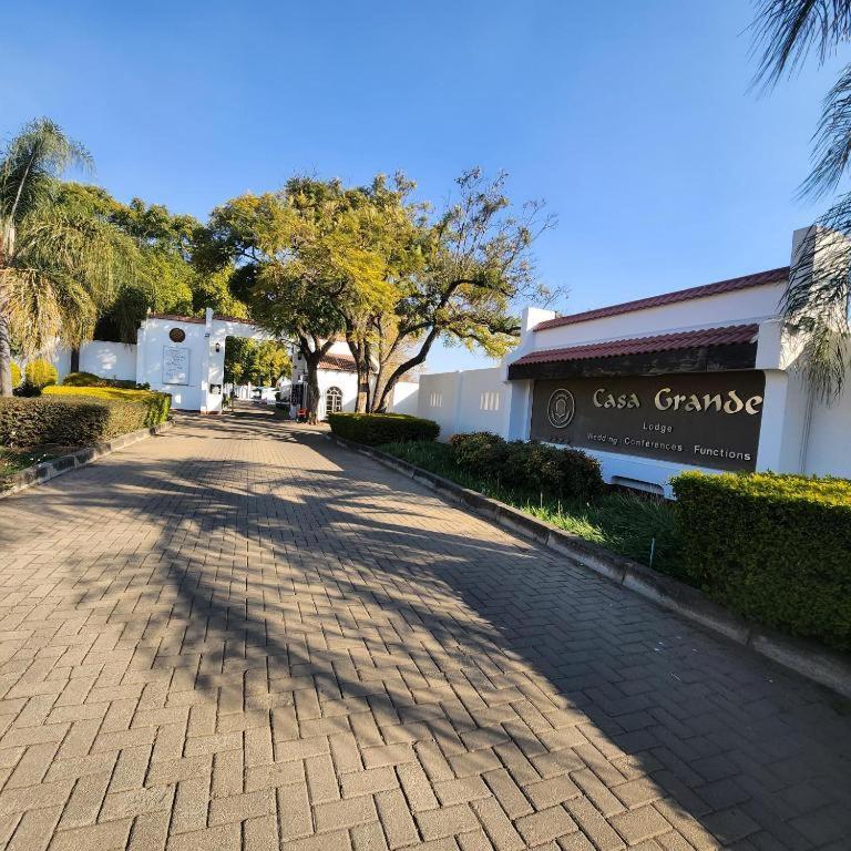 Casa Grande Guest Lodge บริทส์ ภายนอก รูปภาพ